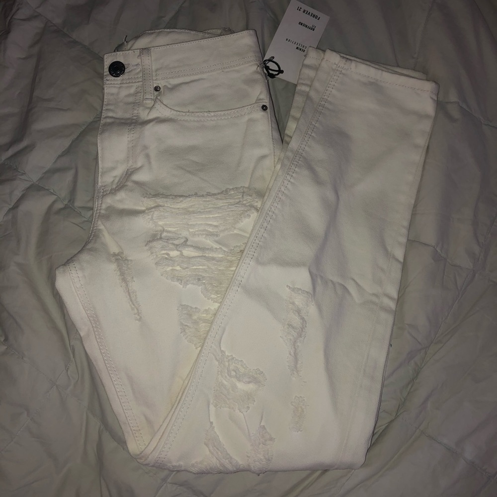 White forever 21 ripped boyfriends jeans